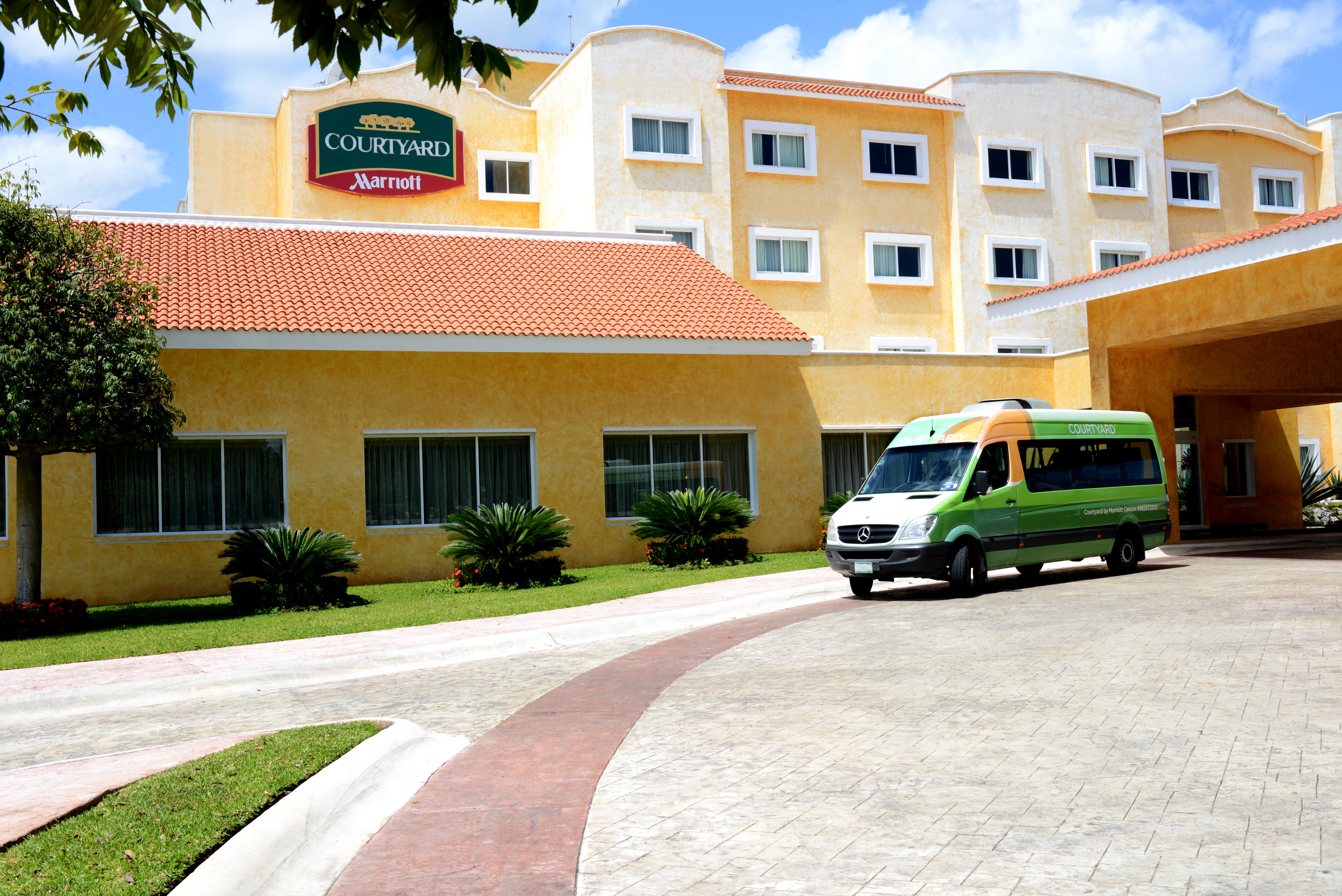 Courtyard By Marriott Cancun Airport Exterior photo